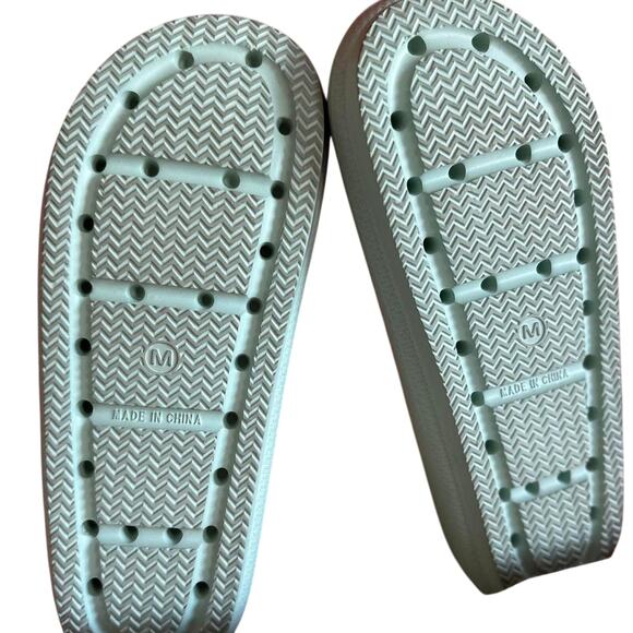Womens Slides Size Medium Mint Green Sandals House Slippers Classic Mom Shoe - Picture 7 of 7